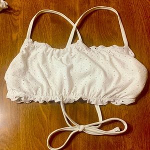 Size medium cute white bikini top never used
